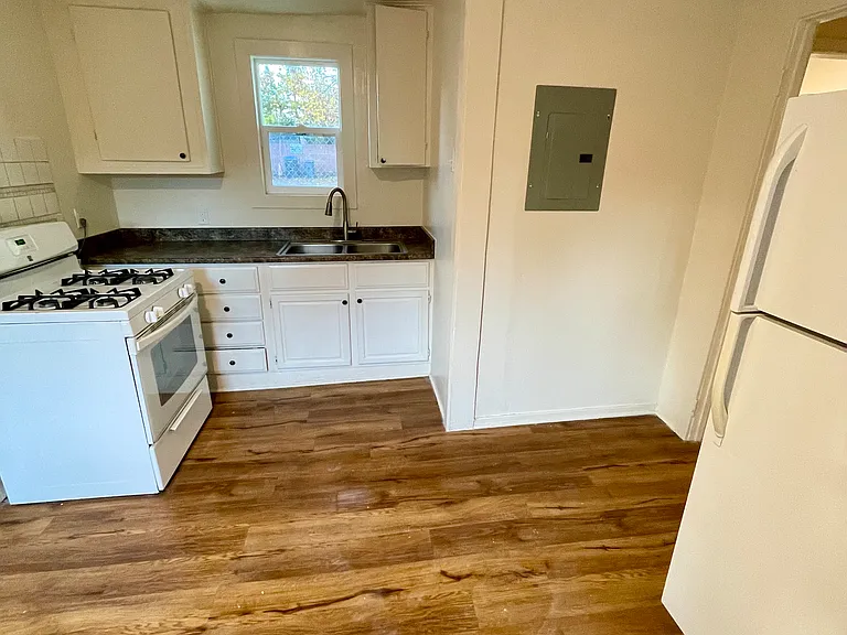 14 Henderson Ln #1 — Photo 5