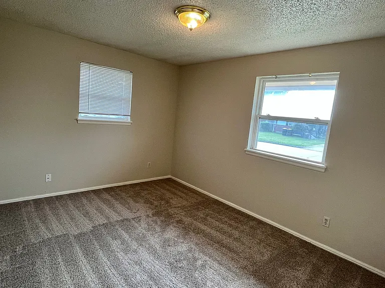 708 N Norman Ave — Photo 8