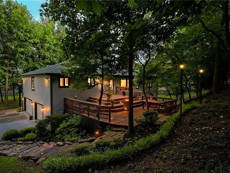 3261 Eden Dr — Photo 1