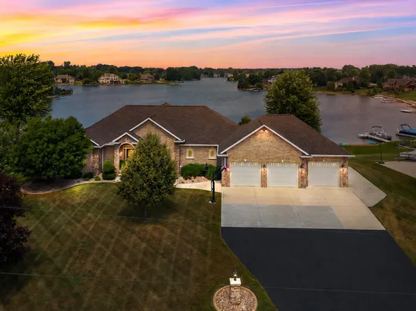 1056 Harbor Lights Rd, Suamico, WI 54173