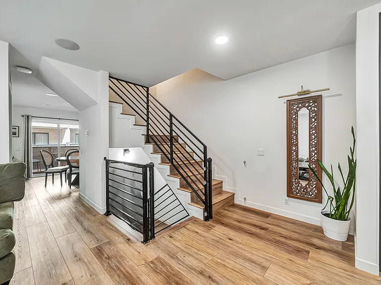 10231 Independence Ave — Photo 28