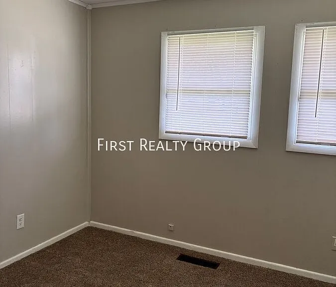 1498 Elaine St — Photo 7