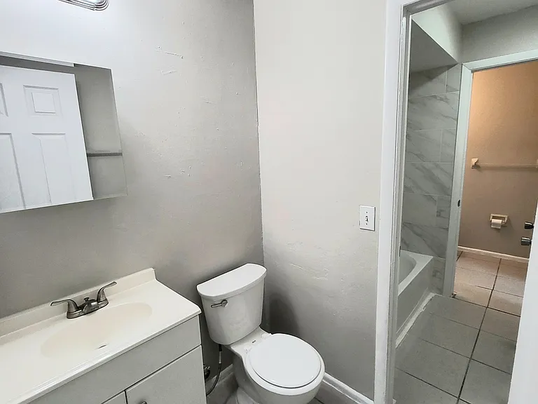 406 NE 24th Pl #2 — Photo 8
