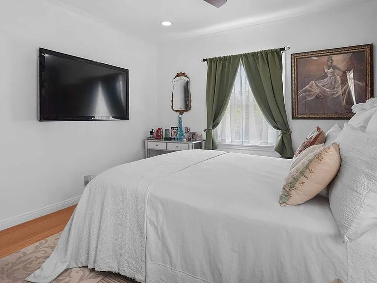 3801 Sutro Ave — Photo 11