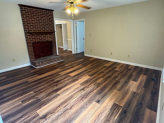 5th image of 3609 Castlegate Dr