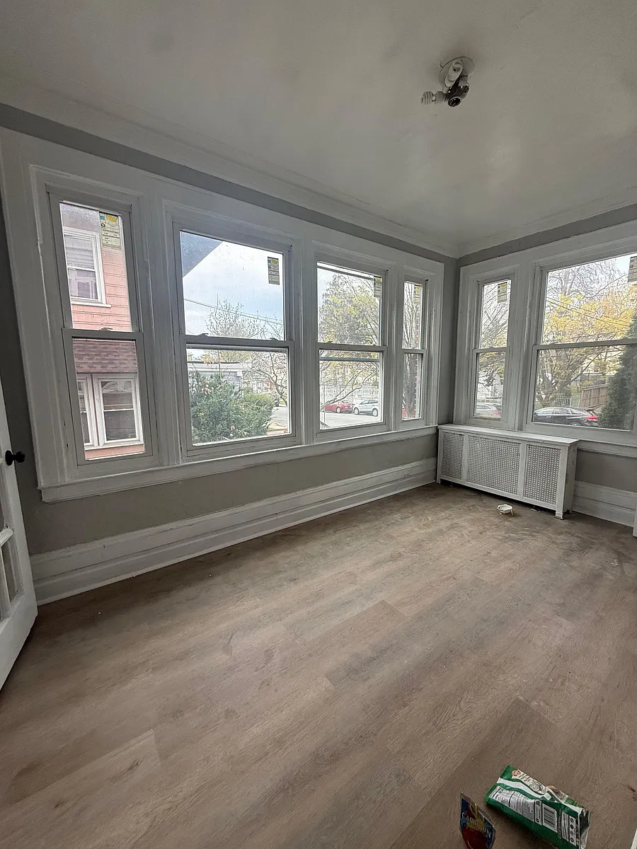 Building Photo - 52-54 Lehigh Ave #1