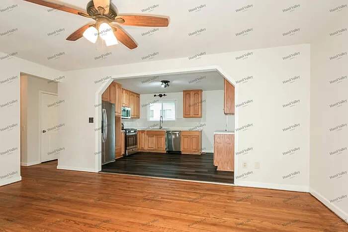 3 bed, 1.5 bath, 1039 sqft, $1,625 — Photo 4