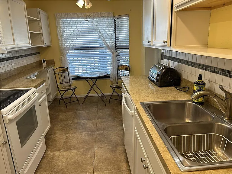 1316 Pasadena Ave S #202 — Photo 7