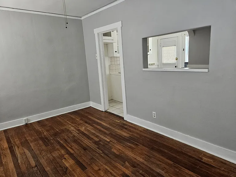 323 11th St NW #7 — Photo 7