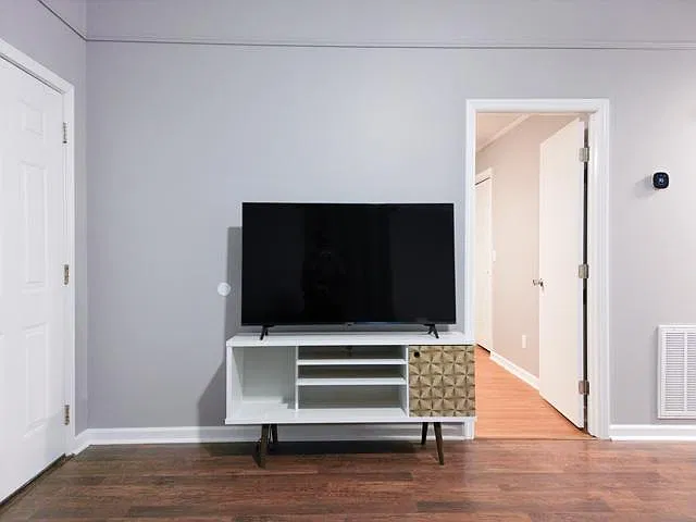 2 bed, 700 sqft, $1,895 — Photo 3