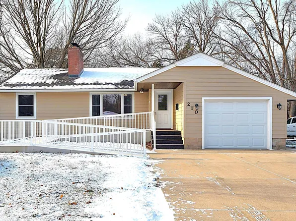 210 9th Ave SE, Faribault, MN 55021