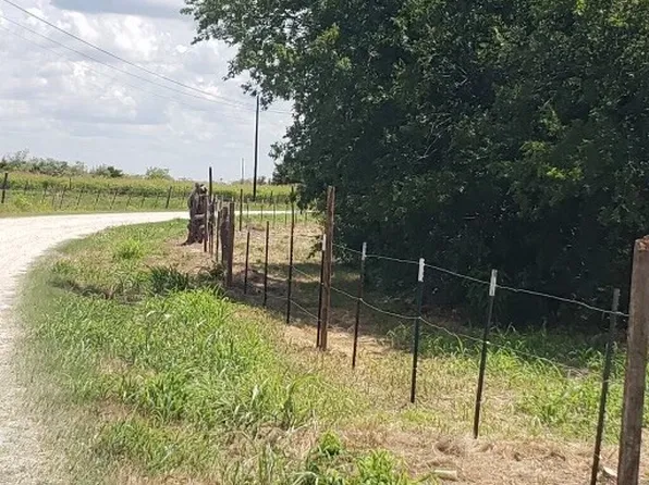 R1200 Robbins Est, Frost, TX 76641