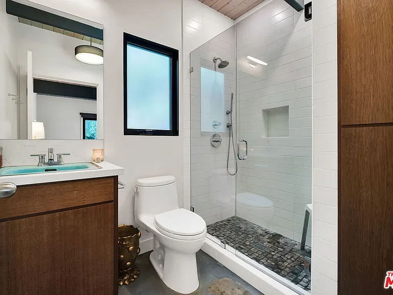 8967 Wonderland Park Ave — Photo 33