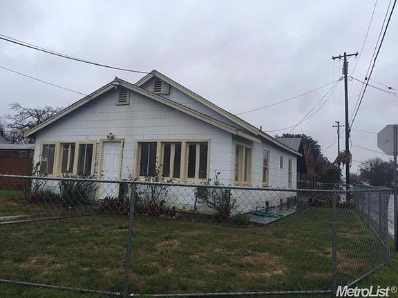 2nd image of 600 Maple St