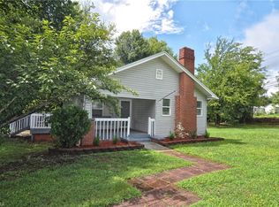 3292 Upper Lake Rd, Thomasville, NC 27360