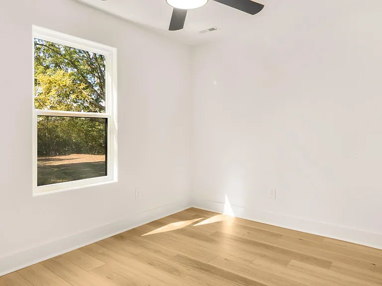 571 Buford St NW — Photo 16