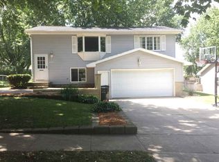 4109 Heritage Rd, Cedar Falls, IA 50613