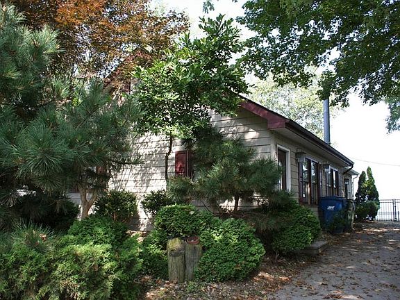 2nd image of 2436 Edgewater Dr