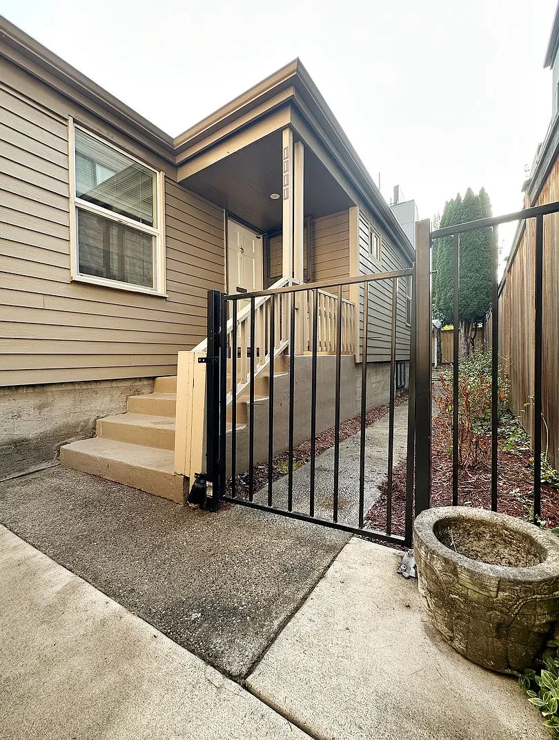 1Bd/1Ba Seattle Duplex — Photo 1