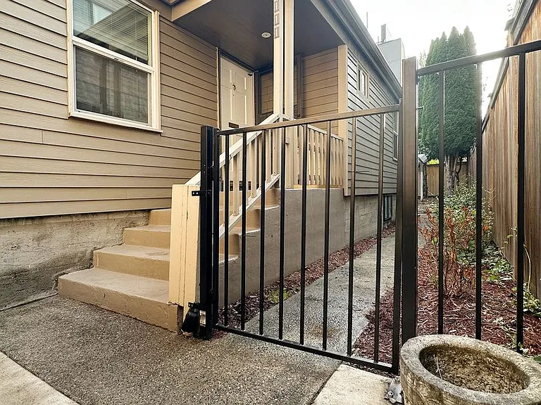 1111 34th Ave — Photo 1