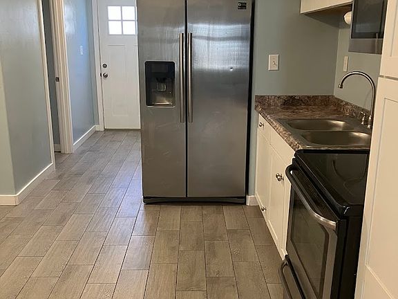 3rd image of 4915 E Oakwood Dr #B