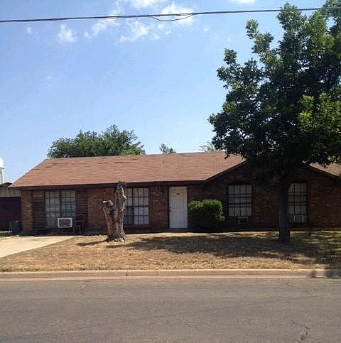 1st image of 804 E Avenue O