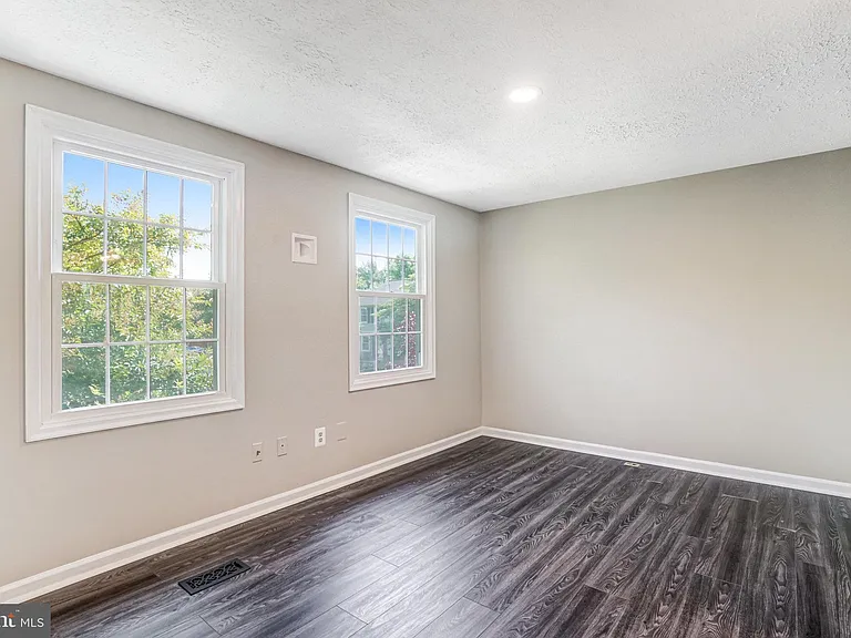 8525 Koluder Ct — Photo 15