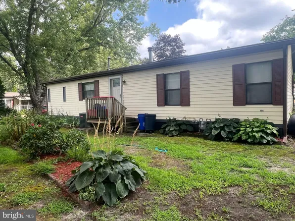 7 Fawn Ln, Egg Harbor City, NJ 08215