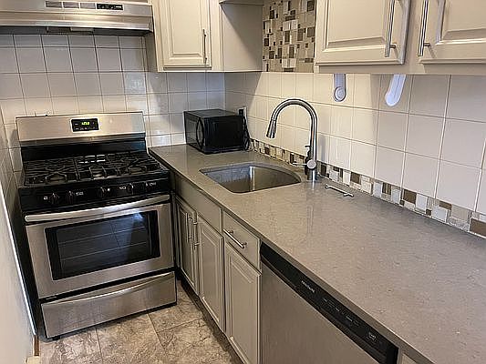 2nd image of 320 Franklin Ave APT 3