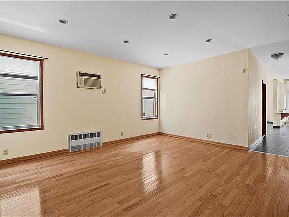 4th image of 1844 W 11th St