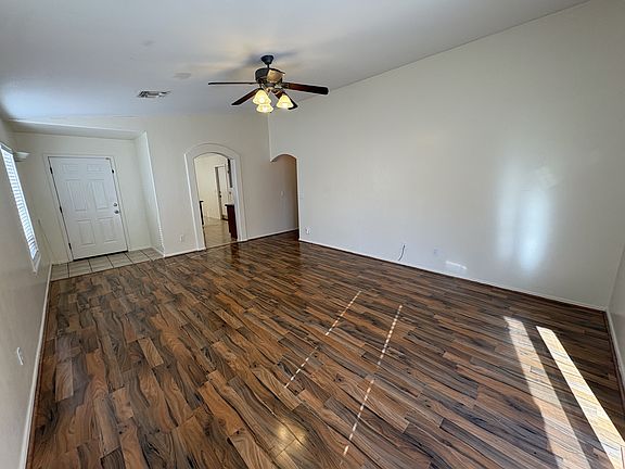 5th image of 10436 E Vashon St