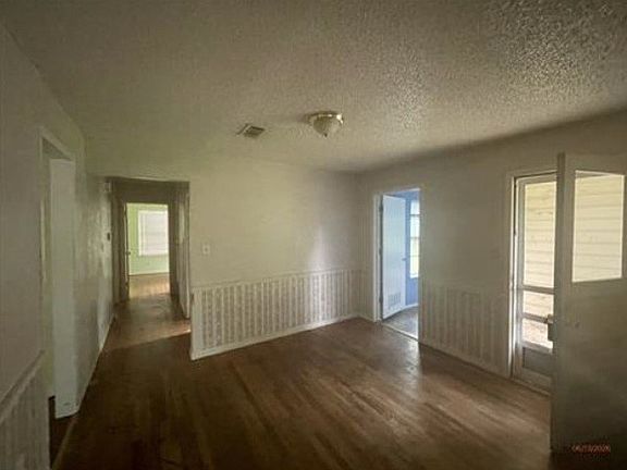 5th image of 1100 Poe St