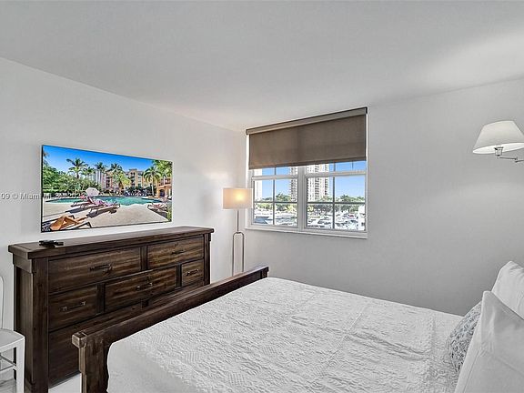 5th image of 19601 E Country Club Dr #7508