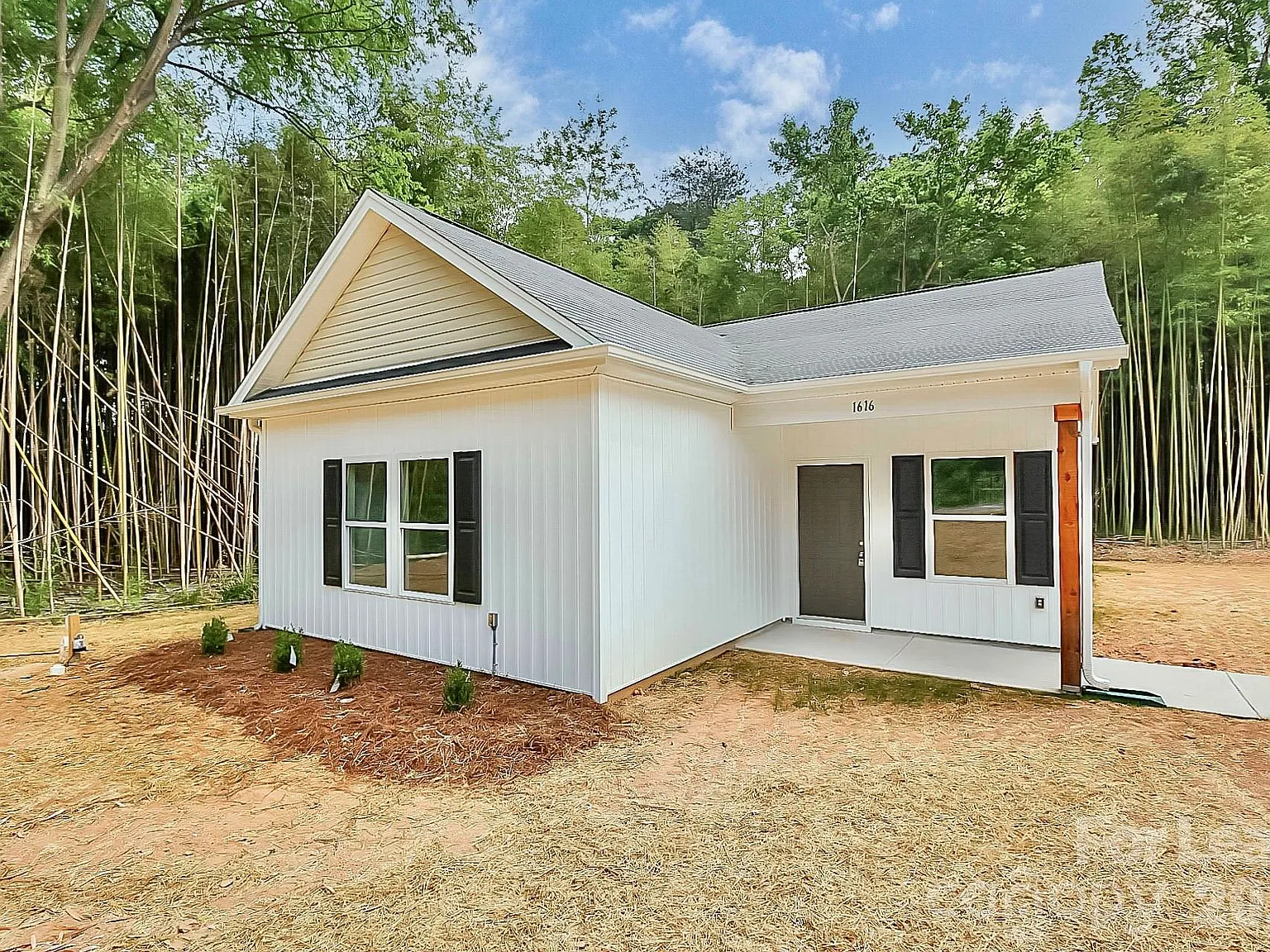 3 bed, 2.0 bath, 1170 sqft, $1,599 — Photo 2