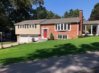 2 Knollwood Rd, Medfield, MA 02052