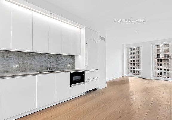 3rd image of 15 W 61st St #12C
