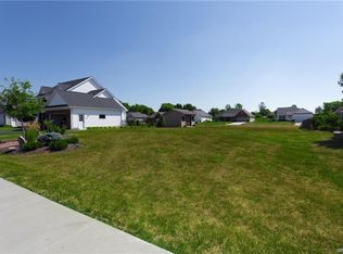 17 Nicholas Ln, Lancaster, NY