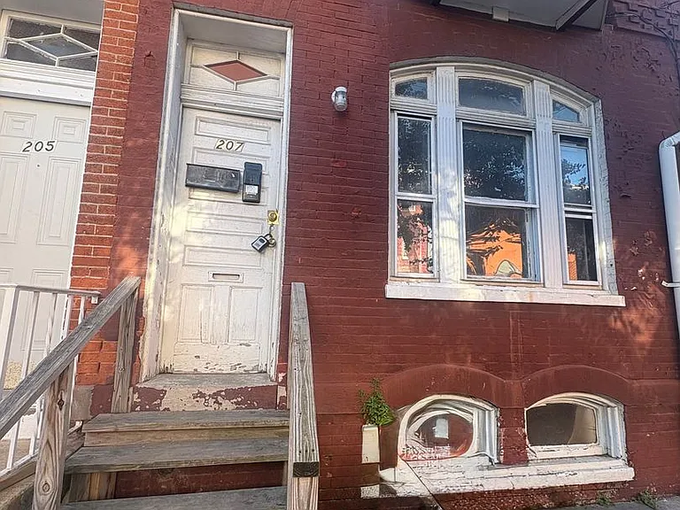 207 S Pine St #1 — Photo 1