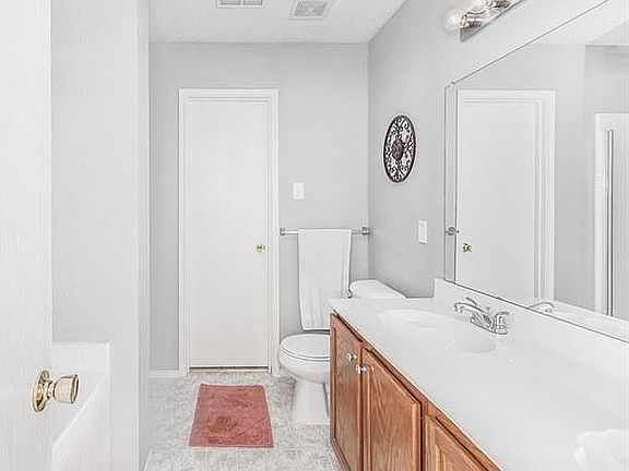 3rd image of 5409 Driftway Dr