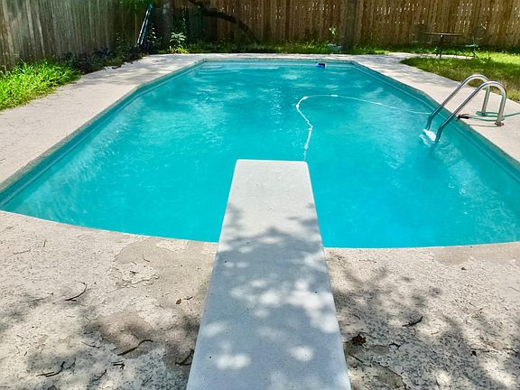 2nd image of 11100 Balcones Woods Cir