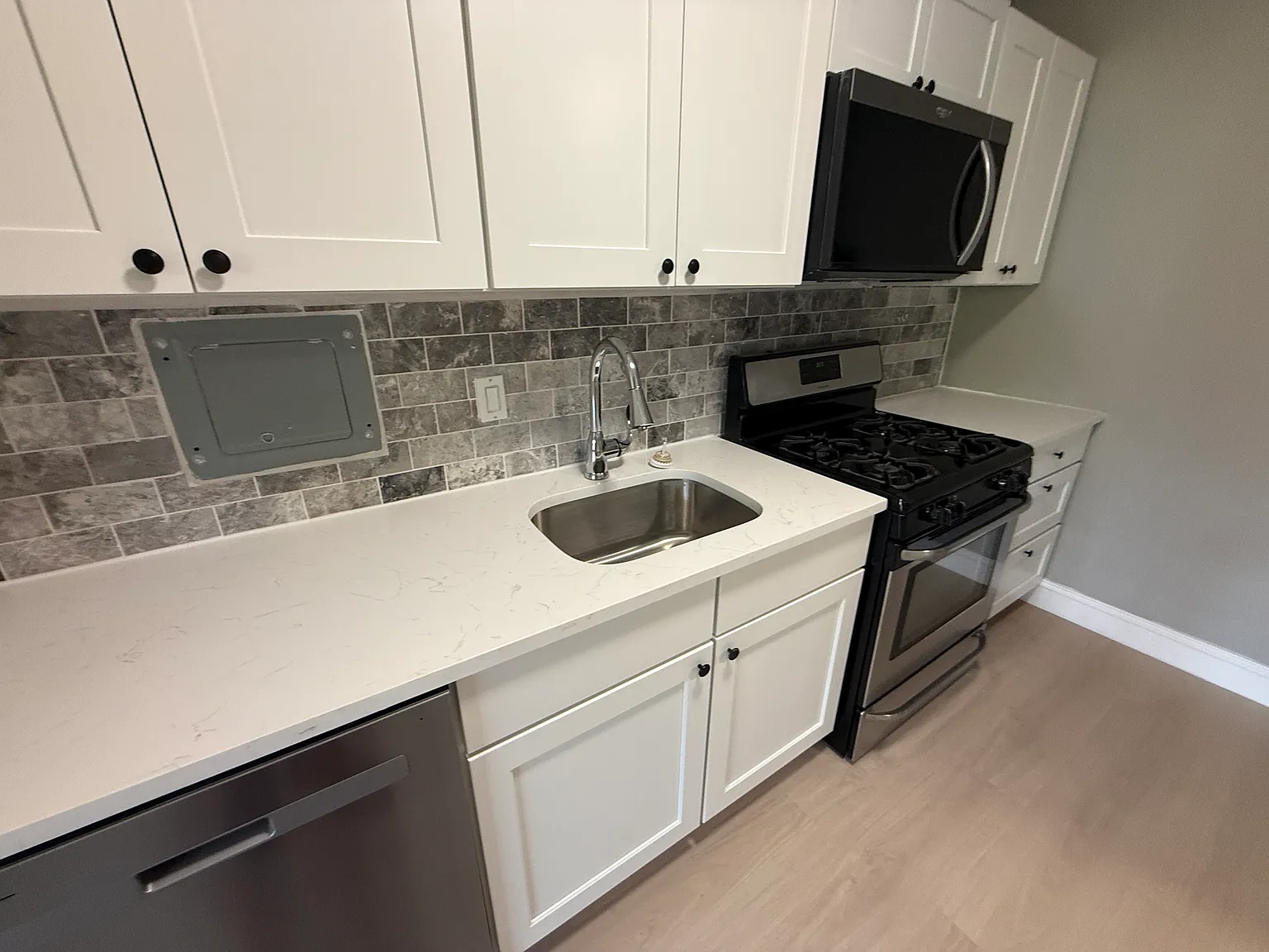 1 bed, 1000 sqft, $1,625 — Photo 3