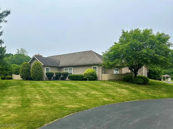 203 Willow Brook Dr NE, Warren, OH 44483