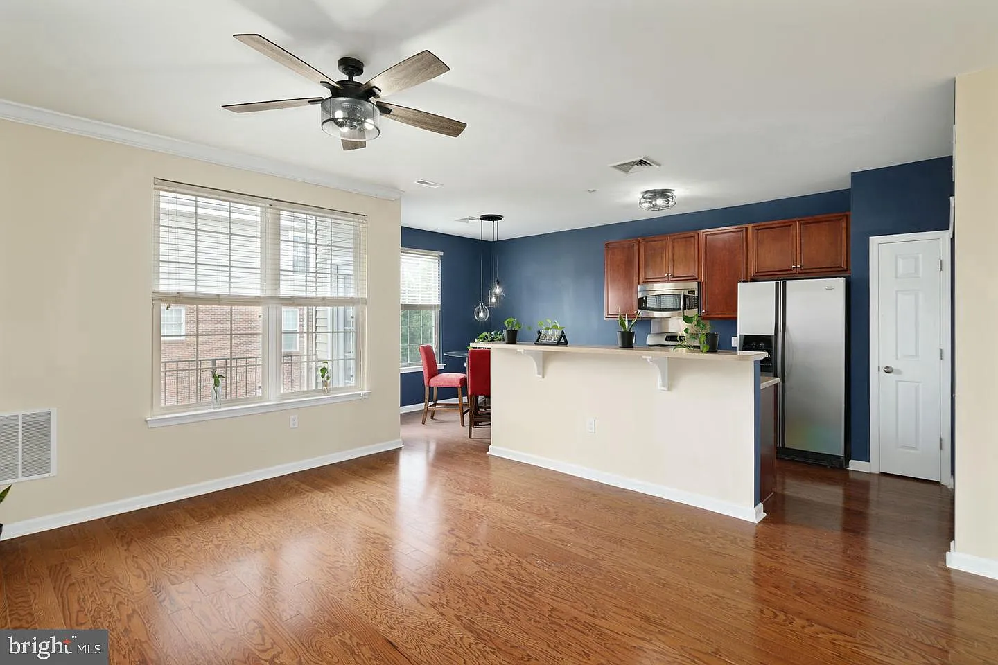 2 bed, 2.0 bath, 1230 sqft, $2,500 — Photo 2