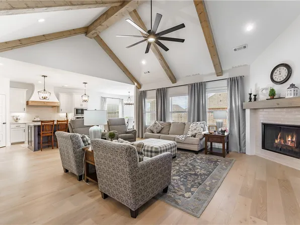 1277 Montichiello St, Tontitown, AR 72762