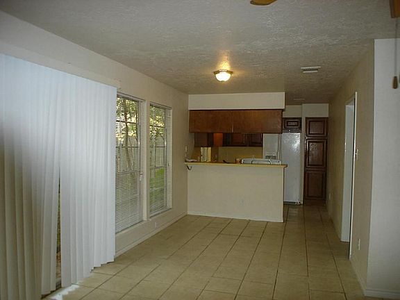 4th image of 10818 Sugar Hill Dr APT B