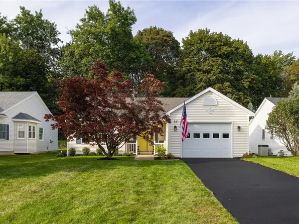 33 Freedom Pond Ln, North Chili, NY 14514