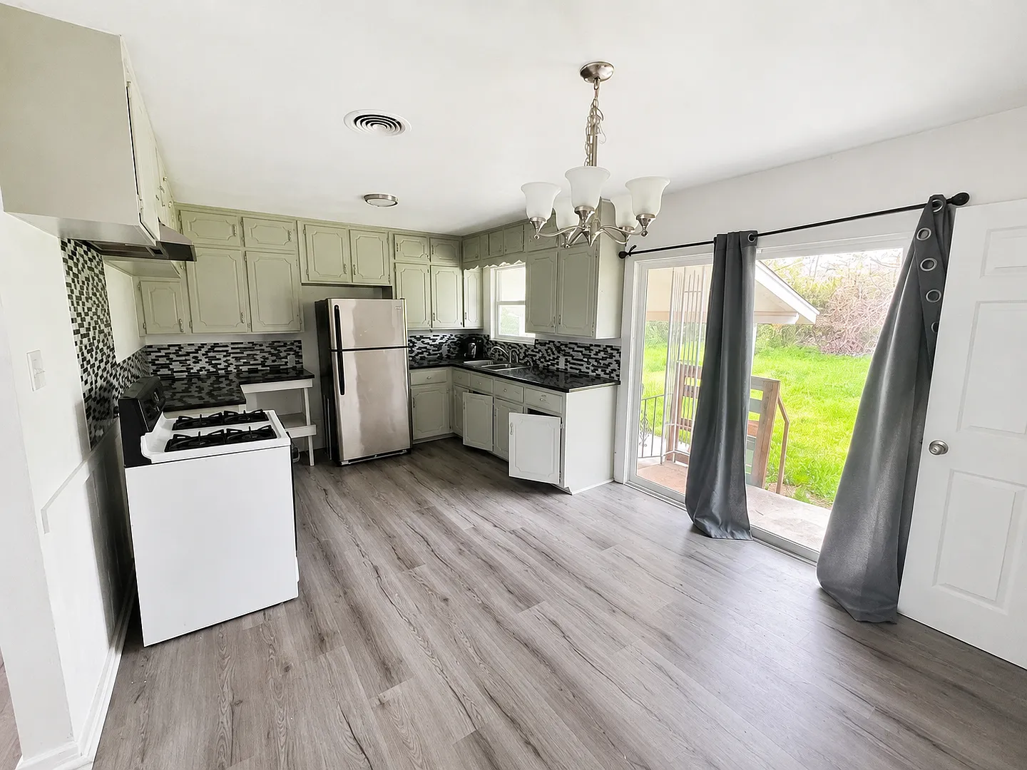 1505 N WS Young — Photo 3
