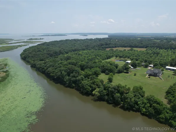 610 NE Bluff St, Stigler, OK 74462