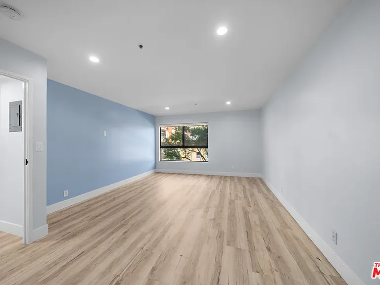 727 S Ardmore Ave #108 — Photo 22