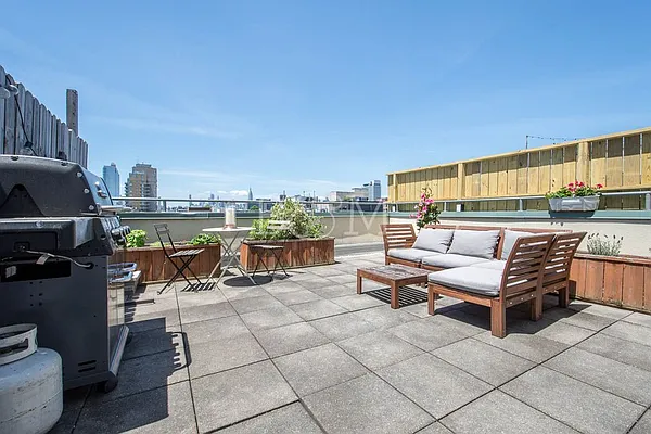 Sold by Brick&Mortar | media 20